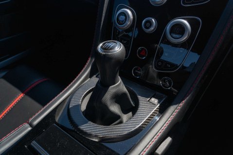 Aston Martin Vantage S V12 Manual 14