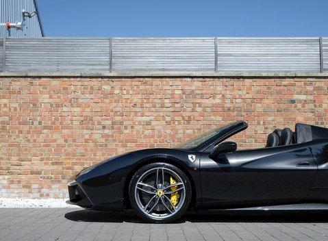 Ferrari 488 Spider 28