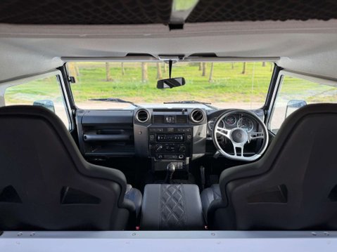 Land Rover Defender 2.2 Defender 90 Hard Top TD 4WD 5dr 23
