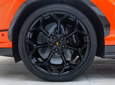 Lamborghini Urus PERFORMANTE 30