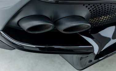 Aston Martin DBX 707 36