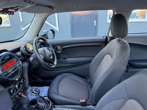 Mini Cooper 1.5 Cooper Steptronic Euro 6 (s/s) 3dr 38