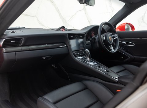 Porsche 911 Carrera 4 GTS (991.2) 18