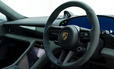 Porsche Taycan GTS Sport Turismo 9