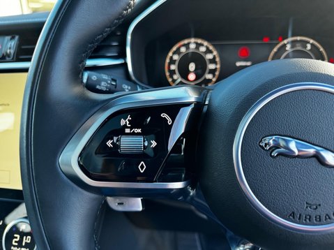 Jaguar F-Pace R-DYNAMIC HSE BLACK 95