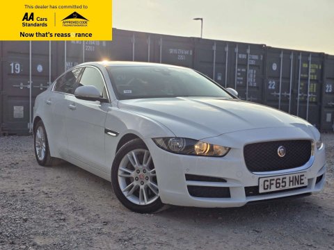 2015 Jaguar XE thumbnail 2