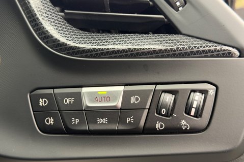 BMW 1 Series 118I SPORT - 1 OWNER -REVERSE CAMERA - PARK ASSISTANT - COMFORT PACKAGE 48