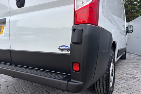 Peugeot Boxer 35 L3H2 Professional 140 ps Panel Van 21