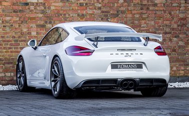 Porsche Cayman GT4 16