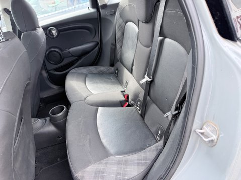 Mini Hatch COOPER D [CHILI + MEDIA XL PACKS] 16