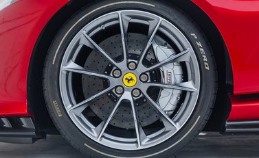 Ferrari 812 Competizione 10