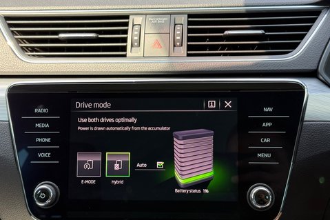 Skoda Superb SE TECHNOLOGY IV DSG - 11 SERVICES AT SKODA -HYBRID AUTOMATIC ESTATE 45
