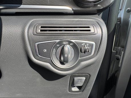 Mercedes-Benz V Class V300 D Auto Diesel LWB 6 Seater VAT Q Just 2000 miles 17