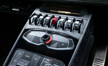 Lamborghini Huracan LP640-4 Performante 16