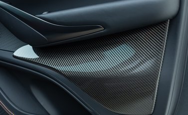 Aston Martin DBX 707 28