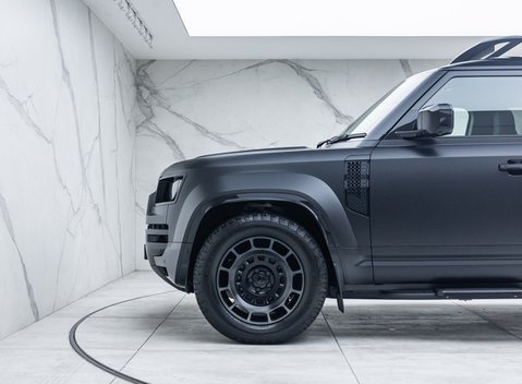 Land Rover Defender 110 OCTA Black 39