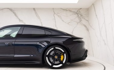 Porsche Taycan TURBO S 93KWH 34