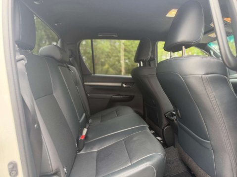 Toyota Hilux 2.8 Hilux Invincible X MHEV 4WD A 4WD 4dr 15