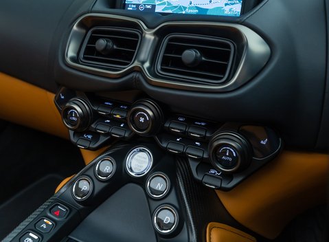 Aston Martin V8 Vantage ROADSTER 24
