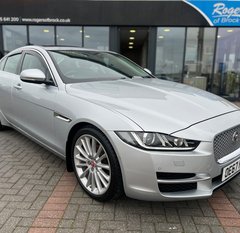 Jaguar XE 2.0 D PORTFOLIO AUTO 4