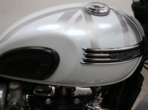 Triumph Bonneville T120 Diamond 27