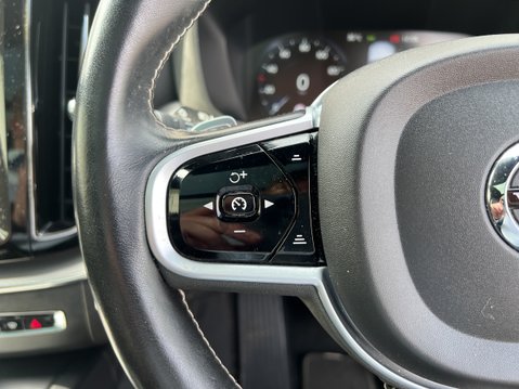Volvo XC60 2.0 B4 MHEV R-Design SUV 5dr Diesel Hybrid Auto AW 23