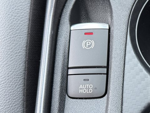 Nissan Juke 1.0 DiG-T 114 N-Connecta 5dr DCT 29