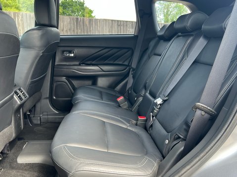 Mitsubishi Outlander PHEV DYNAMIC 9
