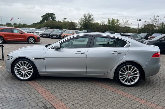 Jaguar XE 2.0 D PORTFOLIO AUTO 10