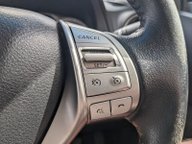 Nissan Navara DCI TEKNA 4X4 SHR DCB 17