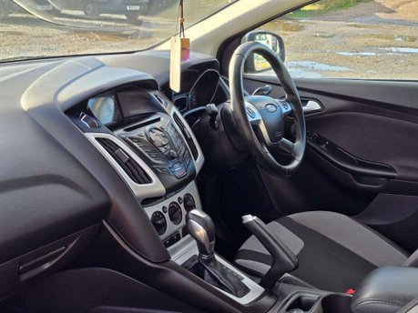 Ford Focus 1.6 Zetec Navigator Hatchback 5dr Petrol Powershift Euro 5 (125 ps) 20