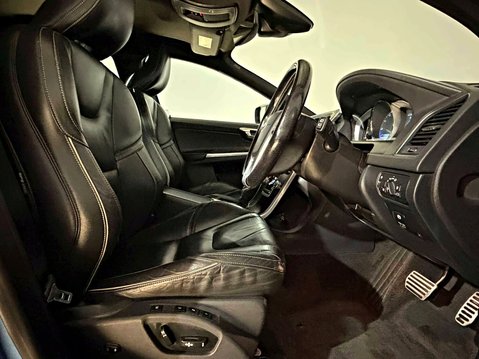 Volvo XC60 D5 R-DESIGN LUX NAV AWD 17