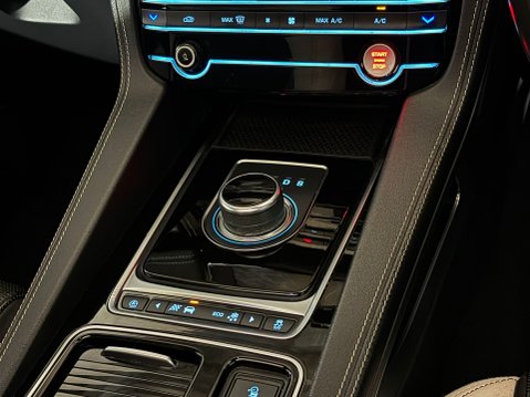 Jaguar F-Pace S AWD 16