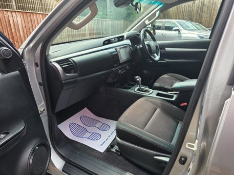 Toyota Hilux INVINCIBLE 4WD D-4D DCB 13