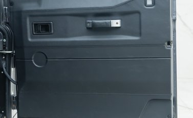 Land Rover Defender 90 ADVENTURE 25