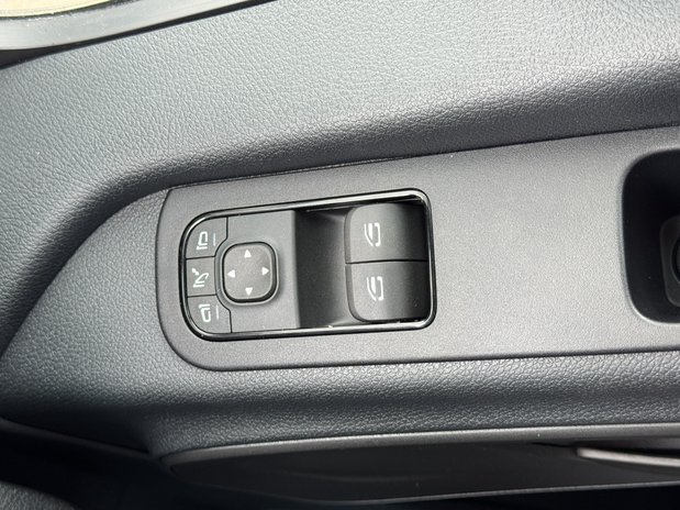 Mercedes-Benz Sprinter AUTO MWB L2H2 High Roof 315 Pro Air Con Camera EURO 6 23