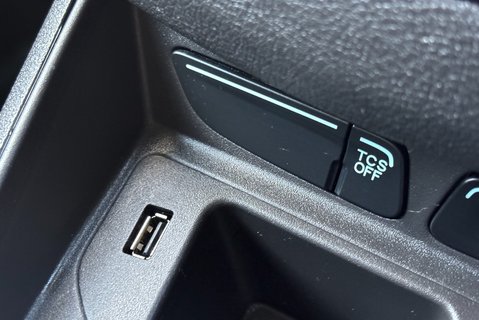 Ford Transit Courier Base Ecoboost 100 ps with Air Con / Rear Sensors 30