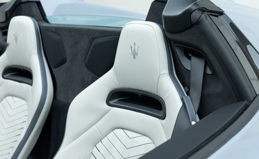 Maserati MC20 Cielo 21