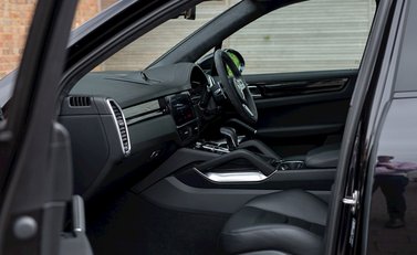Porsche Cayenne Turbo 16