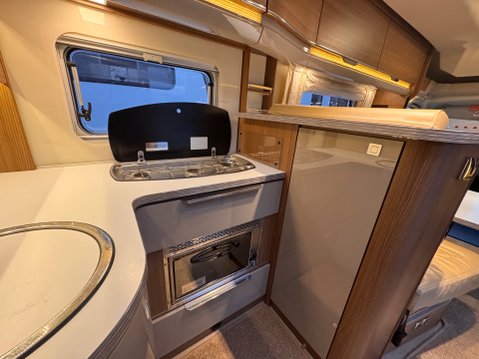 Burstner Ixeo IT 680 G 21