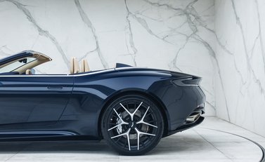 Aston Martin DB12 Volante 36