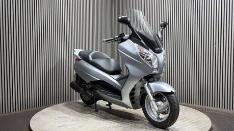 Honda Fes SILVERWING 2008 ONLY 415 MILES 1 OWNER MOT OCTOBER 2027 125CC 2