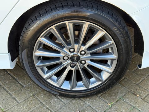 Ford Focus 1.0T EcoBoost ST-Line Euro 6 (s/s) 5dr 28