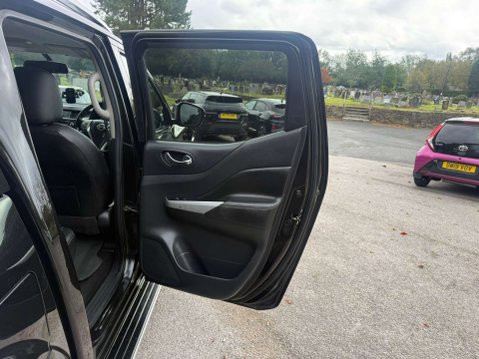 Nissan Navara 2.3 Navara Tekna dCi Auto 4WD 5dr 18