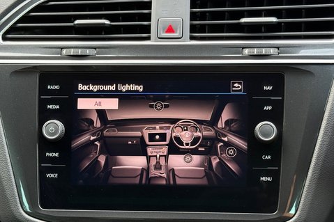 Volkswagen Tiguan R LINE TSI BMT 4MOTION DSG -RARE LEATHER INTERIOR -CAMERA -APPLE CARPLAY  53