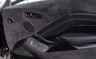 Aston Martin V8 Vantage 21