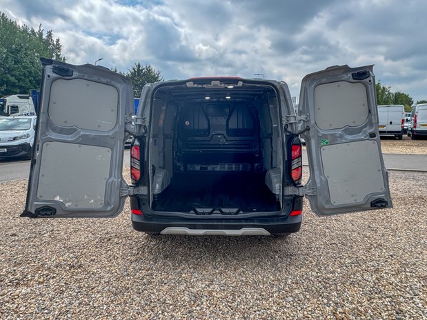 Ford Transit Custom SWB L1H1 [SOLD CM] Low Roof Trail 320 Air Con Alloys Sensors EURO 6 8