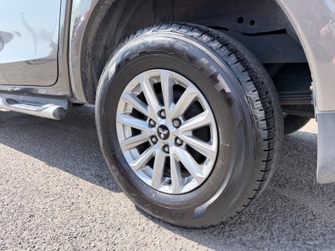 Mitsubishi L200 2.5 DI-D 4X4 BARBARIAN DCB 8