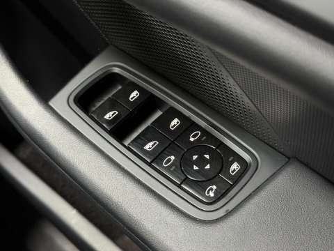 Porsche Taycan Performance Plus 93.4kWh Saloon 4dr Electric Auto RWD (476 ps) 36