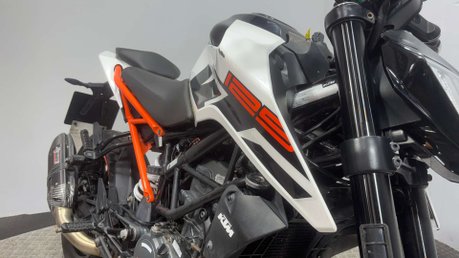 KTM Duke 2019 24k SPARE OR REPAIR PROJECT BIKE NAKED 125CC LEARNER BIKE 23
